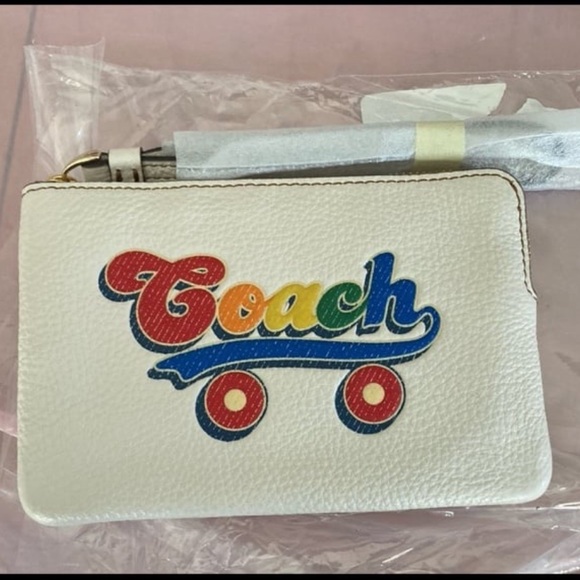 Coach Wristlet - 2021 Rainbow Skate, White Pebbled Leather - NWT retails $80 - Picture 9 of 9